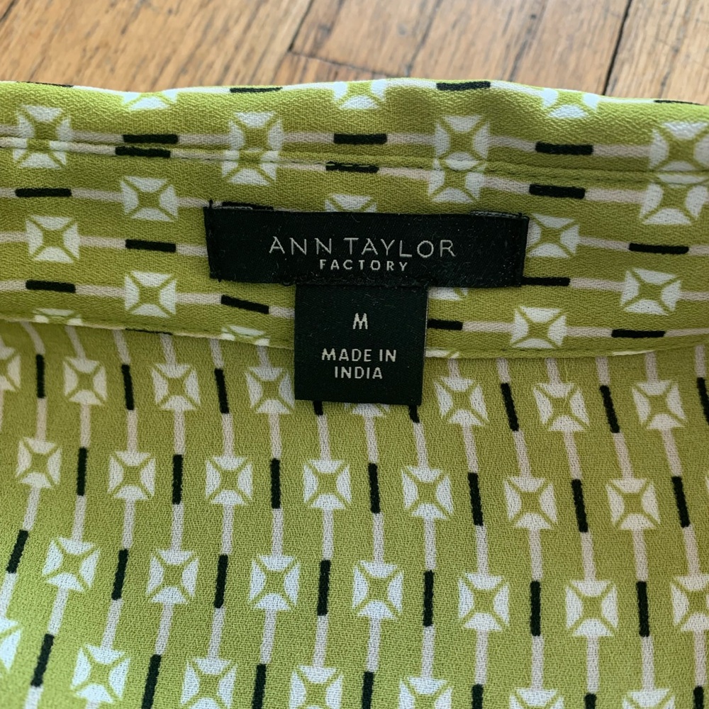 Beautiful Ann Taylor Factory size medium blouse! - Picture 2 of 5